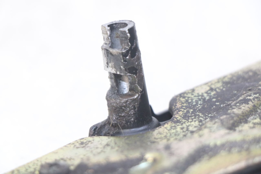 photo de CUBIERTA DEL PIÑÓN YAMAHA FZS FAZER 600 (1998 - 2001) - Primer plano técnico