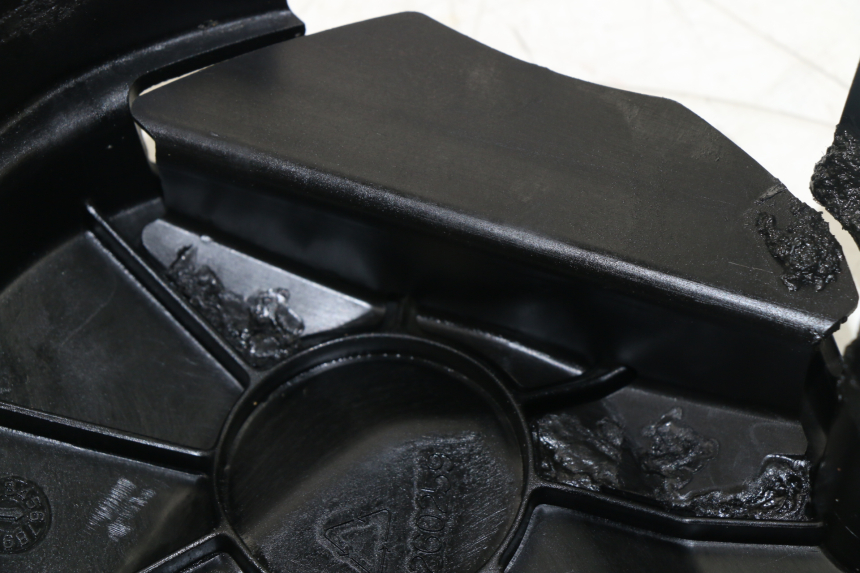 photo de TAPA PINON TRIUMPH STREET TRIPLE 675 (2007 - 2012) - Detalle de la pieza