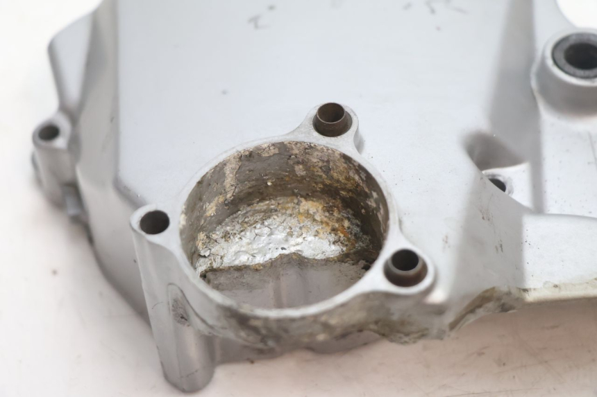 photo de TAPA PINON YAMAHA YZF R GENESIS 750 (1993 - 1998) - Detalles de los puntos de fijación
