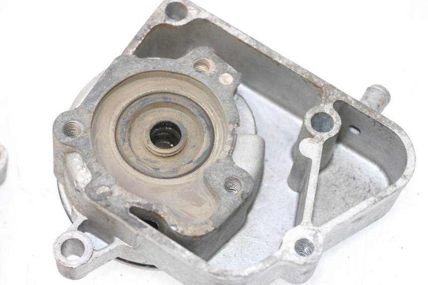 photo de TAPA BOMBA AGUA YAMAHA YP MAJESTY 125 (1998 - 2001) - Estado de la superficie y material