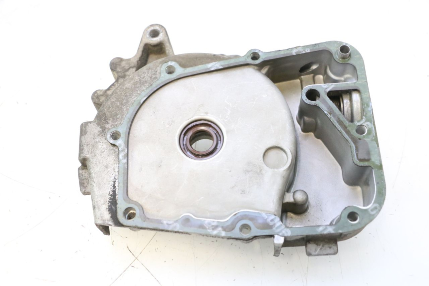 photo de TAPA STATOR PEUGEOT KISBEE 4T 50 (2010 - 2017) - Otra perspectiva
