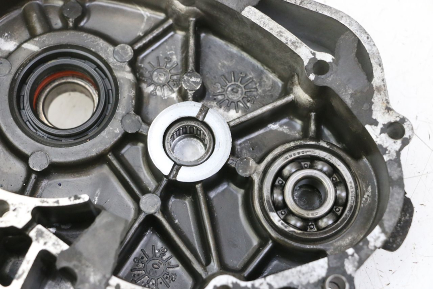 photo de TAPA ENGRANAJES KYMCO GRAND DINK 125 (2002 - 2007) - Detalles de los puntos de fijación