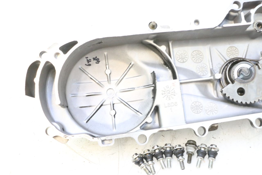 photo de CUBIERTA DEL VARIADOR KYMCO AGILITY 4T 50 (2018 - 2022) - Primer plano técnico