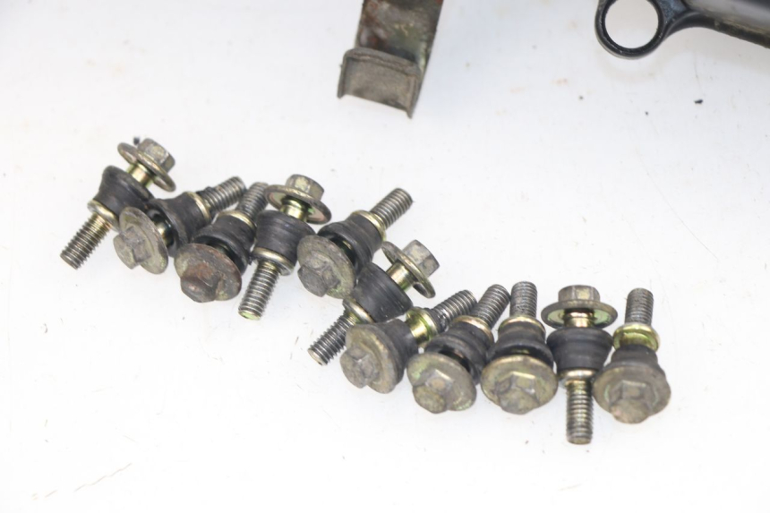 photo de TAPA VARIADOR KYMCO AGILITY CITY 50 (2008 - 2016) - Detalles de los puntos de fijación