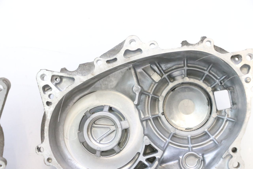 photo de TAPA VARIADOR SUZUKI BURGMAN EXECUTIVE ABS 650 (2006 - 2012) - Perfil de la pieza de repuesto