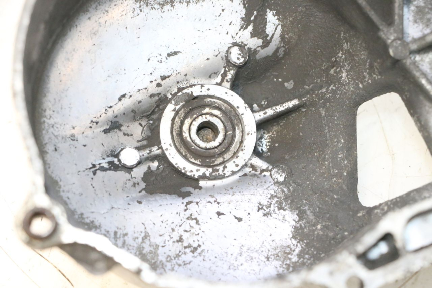 photo de TAPA VARIADOR MBK EVOLIS 80 (1993 - 1999) - Detalles de los puntos de fijación
