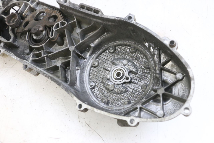 photo de CUBIERTA DEL VARIADOR PIAGGIO FLY 4T 50 (2013 - 2017) - Detalles de los puntos de fijación