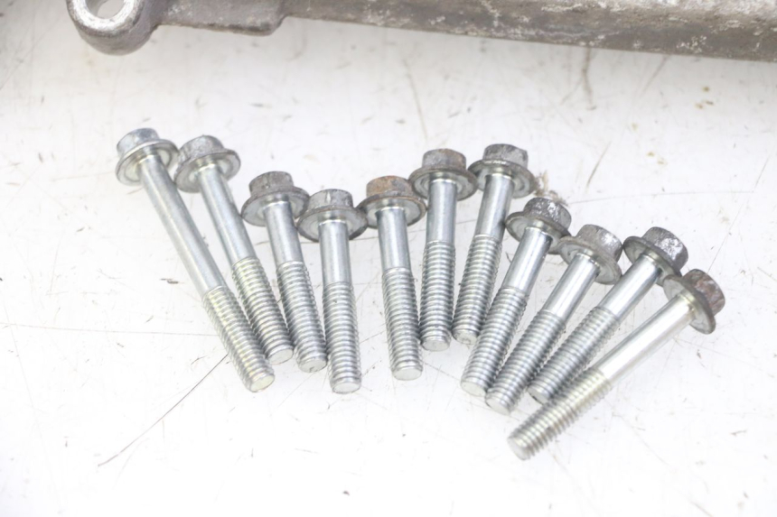 photo de TAPA VARIADOR HONDA FORZA ABS 300 (2013 - 2017) - Detalles de los puntos de fijación