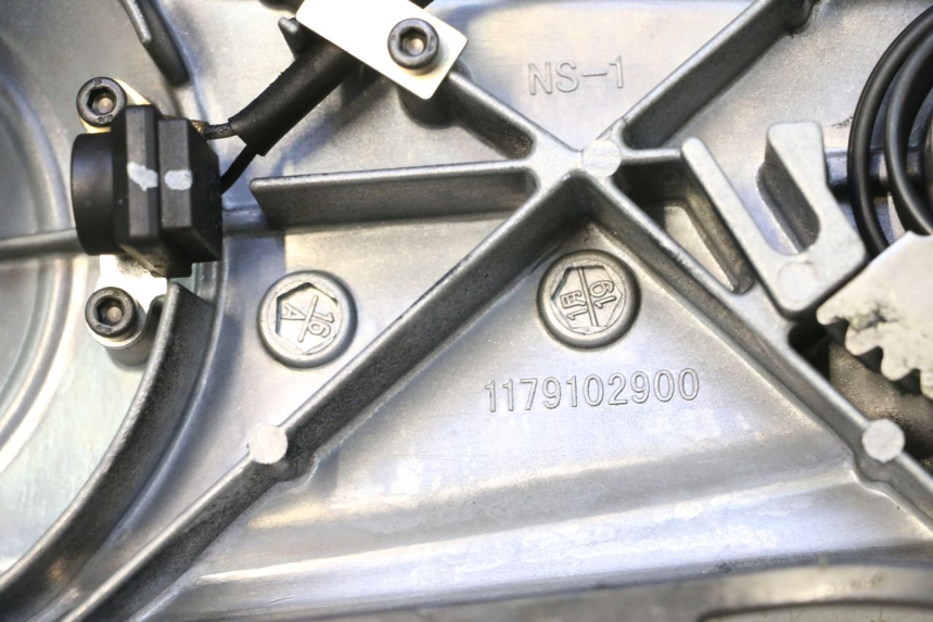 photo de TAPA VARIADOR PEUGEOT KISBEE 2T 50 (2018 - 2022) - Detalle de la pieza