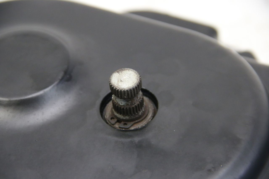 photo de CUBIERTA DEL VARIADOR JM MOTORS SANTANA 50 (2014 - 2023) - Detalles de los puntos de fijación