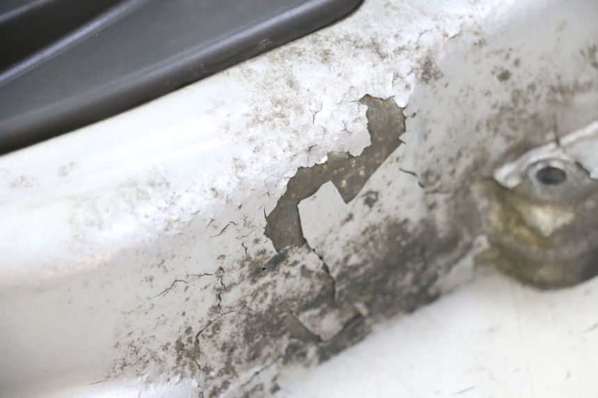 photo de TAPA VARIADOR PEUGEOT SATELIS 125 (2013 - 2018) - Estado de la superficie y material