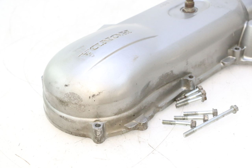 photo de CUBIERTA DEL VARIADOR HONDA SCV LEAD 100 (2003 - 2007) - Primer plano técnico