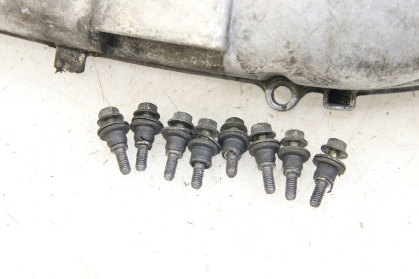 photo de TAPA VARIADOR MBK SKYCRUISER 125 (2006 - 2009) - Detalles de los puntos de fijación