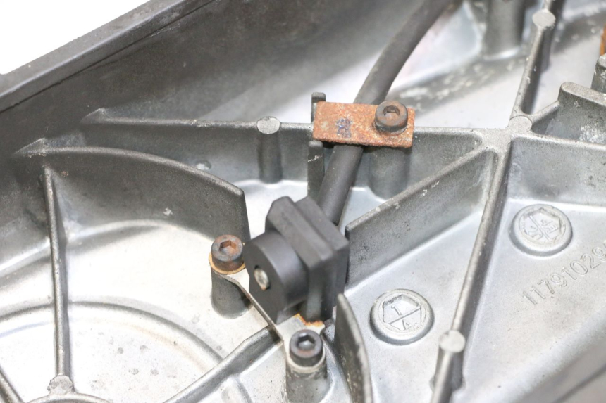 photo de TAPA VARIADOR PEUGEOT STREETZONE I NAKED 2T 50 (2018 - 2020) - Otra perspectiva