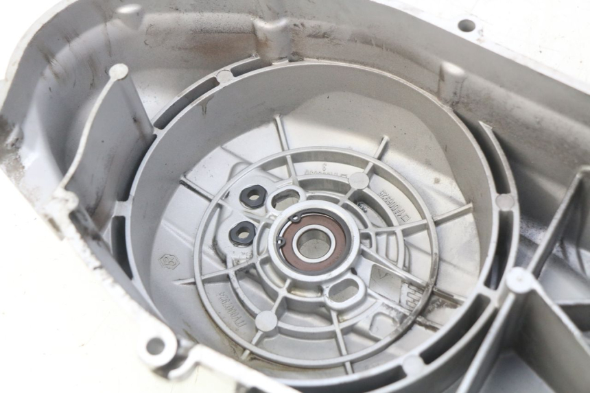 photo de CUBIERTA DEL VARIADOR PIAGGIO VESPA GTS IGET ABS 125 (2017 - 2023) - Primer plano técnico