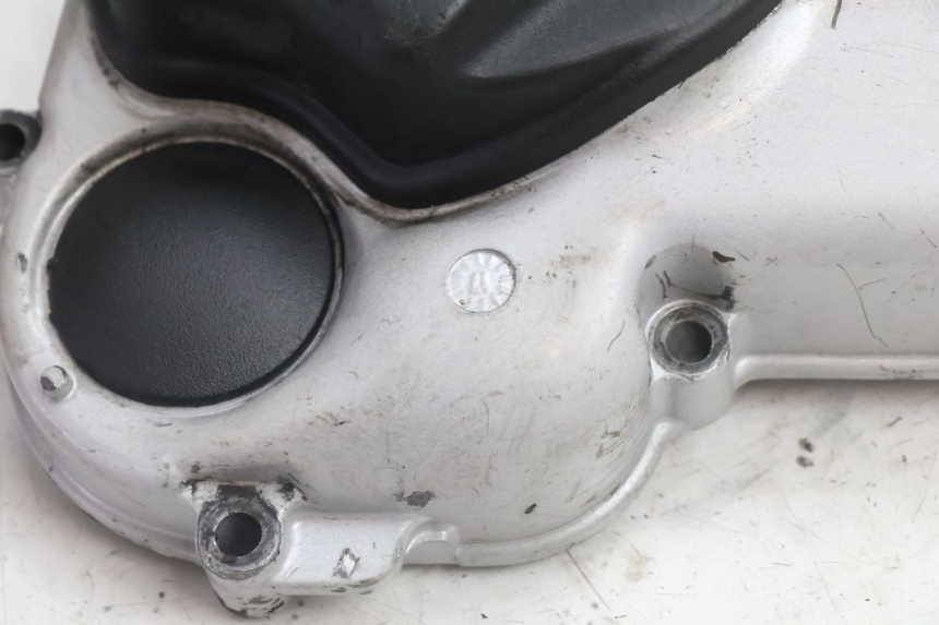 photo de TAPA VARIADOR PIAGGIO VESPA PRIMAVERA 2T 50 (2013 - 2018) - Detalles de los puntos de fijación