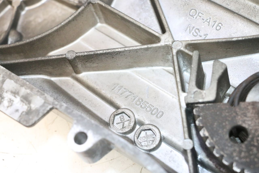 photo de CUBIERTA DEL VARIADOR PEUGEOT VIVACITY NEW 2T 50 (2008 - 2017) - Primer plano técnico