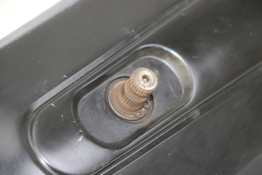 photo de CUBIERTA DEL VARIADOR PEUGEOT VIVACITY NEW 4T 50 (2008 - 2017) - Detalles de los puntos de fijación