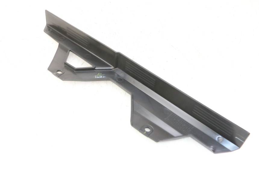 photo de CUBRECADENA ROYAL ENFIELD SCRAM 411 (2022 - 2024) - Primer plano técnico