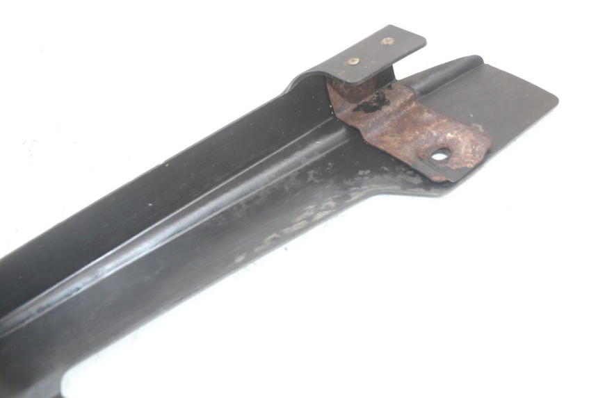 photo de CUBRECADENA SUZUKI GS F 500 (2004 - 2007) - Detalles de los puntos de fijación