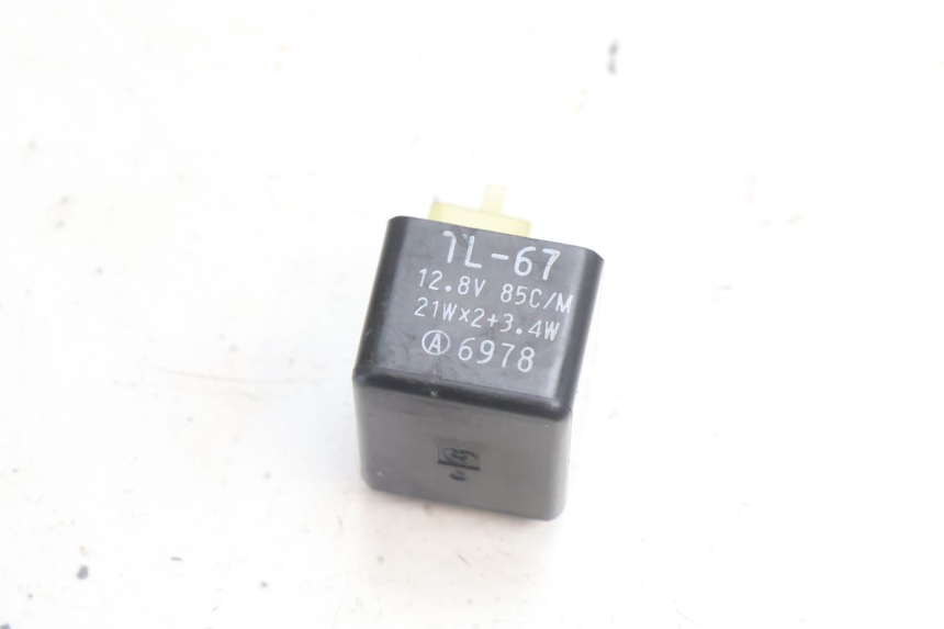 photo de CENTRALITA DE INTERMITENTES SUZUKI BURGMAN 125 (2007 - 2014) - Primer plano técnico