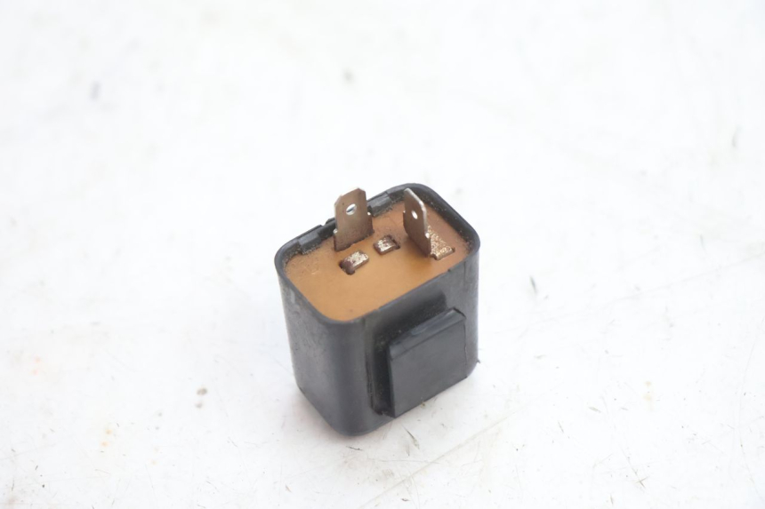 photo de RELE INTERMITENTES HONDA CB TWO FIFTY 250 (1991 - 2002) - Primer plano técnico
