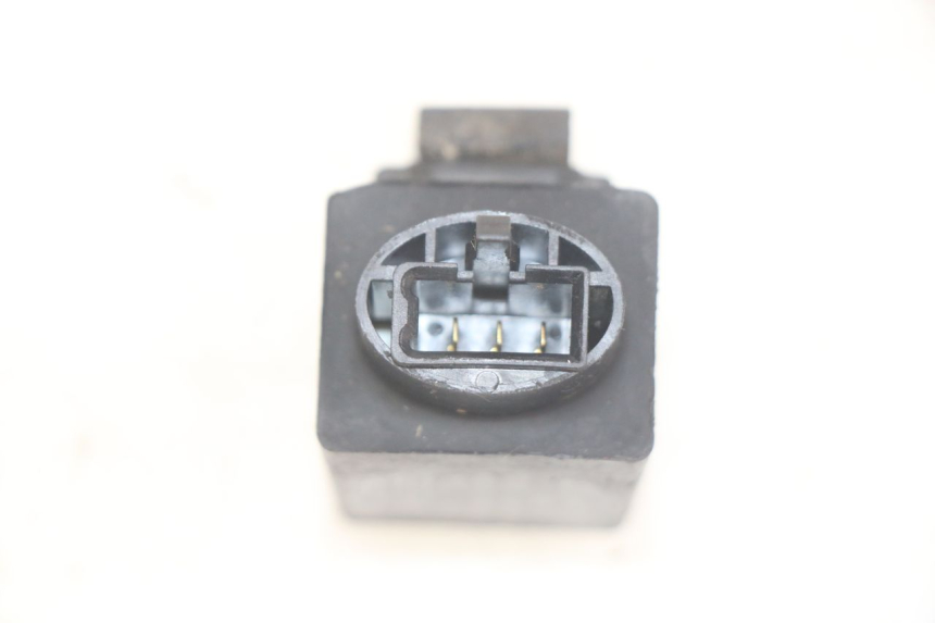 photo de CENTRALITA DE INTERMITENTES HONDA CBR F SC25 1000 (1989 - 1992) - Zoom estado de uso