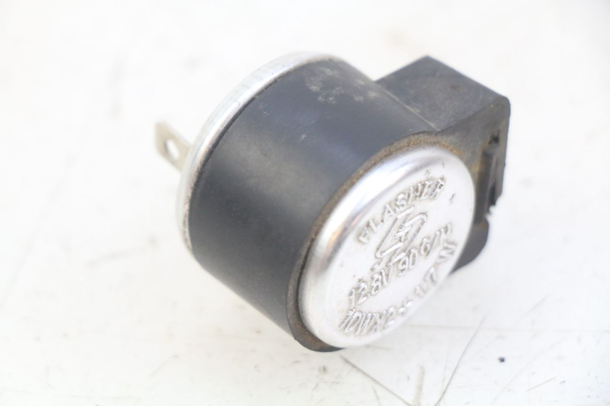 photo de CENTRALITA DE INTERMITENTES SUZUKI GSX-F GSX  F 1100 (1988 - 1994) - Detalle de la pieza