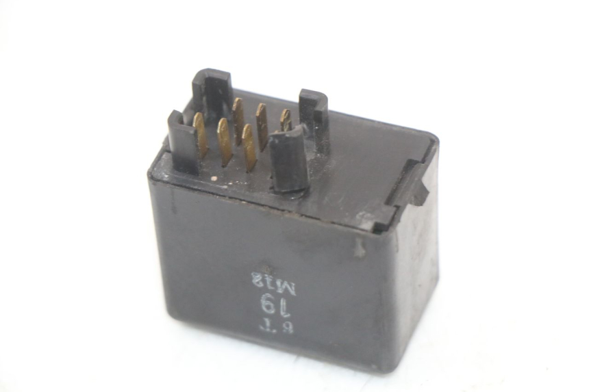 photo de RELE INTERMITENTES SUZUKI GZ MARAUDER 125 (1998 - 2004) - Primer plano técnico