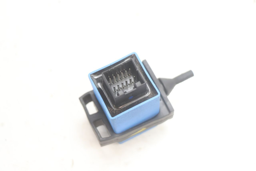 photo de RELE INTERMITENTES PIAGGIO MP3 HPE 530 (2022 - 2026) - Otra perspectiva