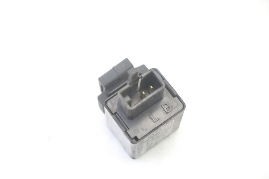 photo de CENTRALITA DE INTERMITENTES YAMAHA X-MAX XMAX 125 (2010 - 2013) - Otra perspectiva