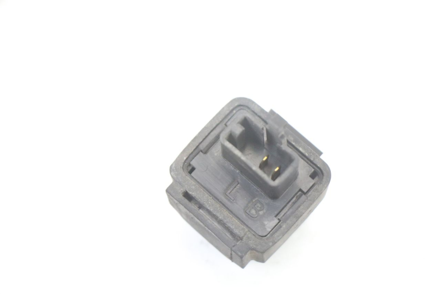 photo de CENTRALITA DE INTERMITENTES YAMAHA FZS FAZER 600 (2001 - 2003) - Detalle de la pieza