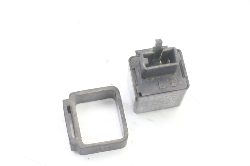 photo de CENTRALITA DE INTERMITENTES YAMAHA FZS FAZER 600 (2001 - 2003) - Zoom estado de uso