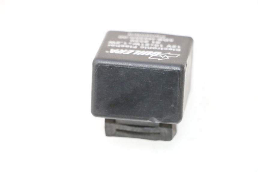 photo de RELE INTERMITENTES YAMAHA YP MAJESTY 125 (1998 - 2001) - Otra perspectiva