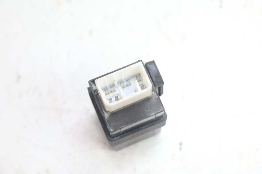 photo de RELE INTERMITENTE YAMAHA YP MAJESTY 125 (2002 - 2006) - Otra perspectiva