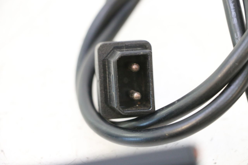 photo de CARGADOR BATERÍA BAIKU SAKURA 1 (2021 - 2025) - Zoom estado de uso