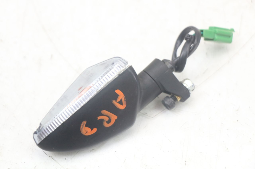 photo de INTERMITENTE TRASERO DERECHO YAMAHA AEROX 2T 50 (2013 - 2017) - Primer plano técnico