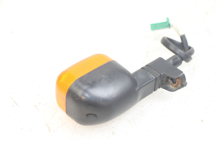 photo de INTERMITENTE TRASERO DERECHO YAMAHA BW'S BWS 125 (2010 - 2013) - Primer plano técnico