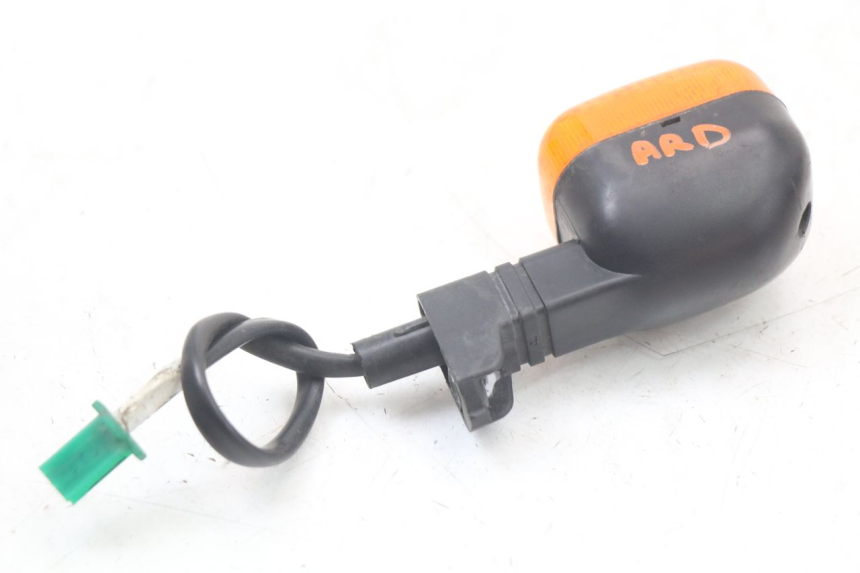 photo de INTERMITENTE TRASERO DERECHO YAMAHA BW'S BWS 125 (2010 - 2013) - Primer plano técnico