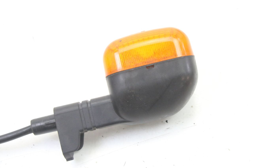 photo de INTERMITENTE TRASERO DERECHO YAMAHA BW'S BWS 125 (2010 - 2013) - Primer plano técnico