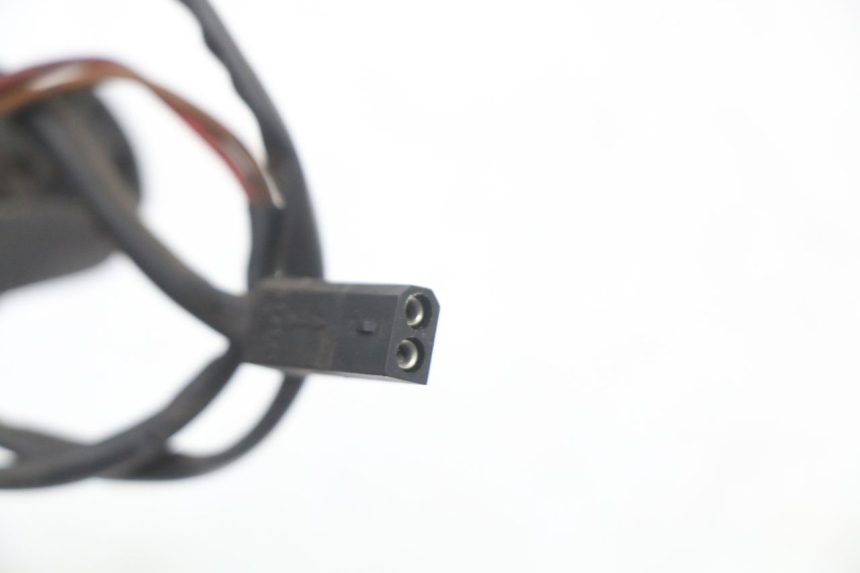 photo de INTERMITENTE TRASERO DERECHO BMW C1 125 (2000 - 2003) - Primer plano técnico