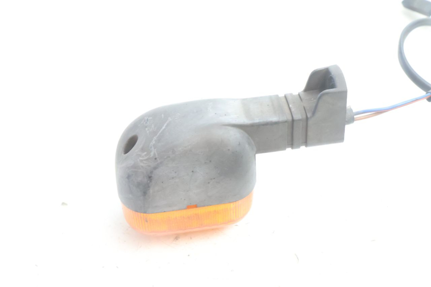 photo de INTERMITENTE TRASERO DERECHO BMW C1 125 (2000 - 2003) - Primer plano técnico
