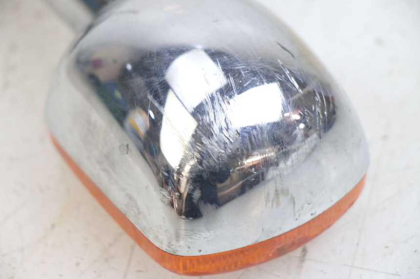 photo de INTERMITENTE TRASERO DERECHO HONDA CA REBEL 125 (1995 - 2001) - Primer plano técnico