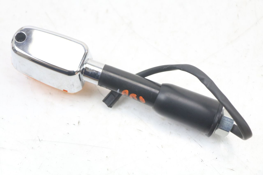 photo de TRASERO DERECHO INTERMITENTE ROYAL ENFIELD CONTINENTAL GT 650 (2019 - 2024) - Primer plano técnico