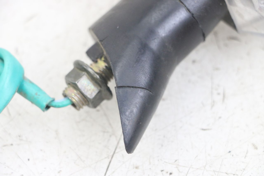 photo de INTERMITENTE TRASERO DERECHO SYM CROX 4T 50 (2016 - 2023) - Estado de la superficie y material