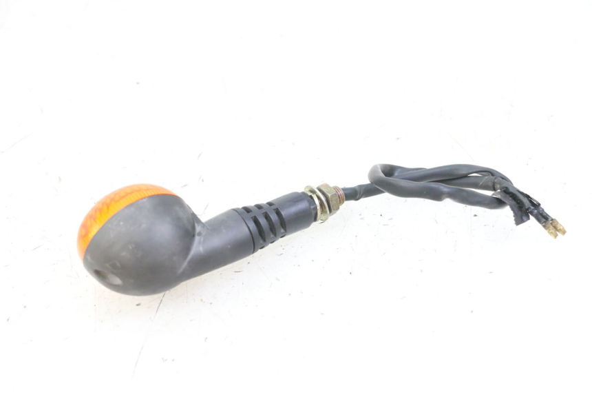 photo de TRASERO DERECHO INTERMITENTE DAELIM BESBI 125 (2007 - 2008) - Detalles de los puntos de fijación