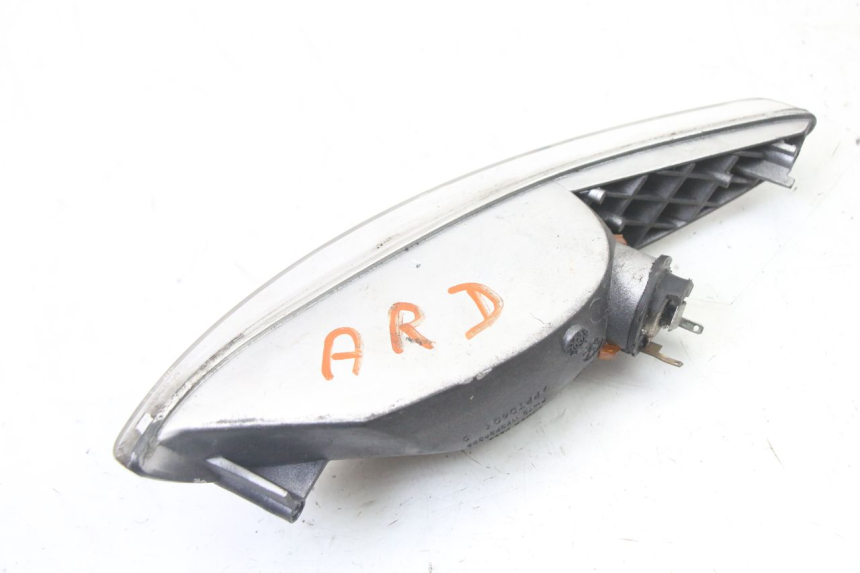 photo de TRASERO DERECHO INTERMITENTE PEUGEOT ELYSEO 125 (1999 - 2004) - Otra perspectiva