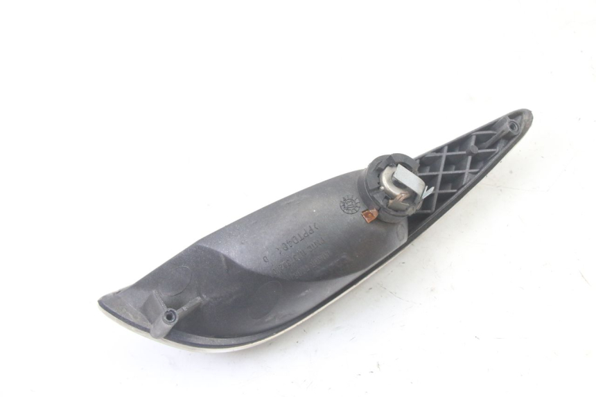 photo de INTERMITENTE TRASERO DERECHO PEUGEOT ELYSTAR 50 (2002 - 2014) - Primer plano técnico