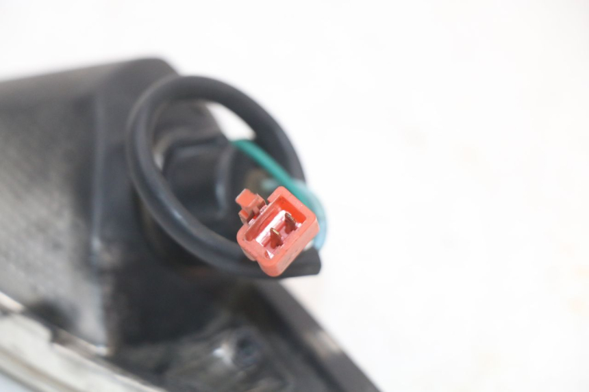 photo de TRASERO DERECHO INTERMITENTE SYM FIDDLE 3 III 50 (2014 - 2020) - Detalles de los puntos de fijación