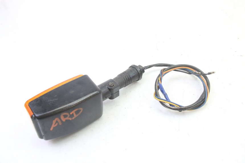 photo de TRASERO DERECHO INTERMITENTE YAMAHA FJ 36Y 1100 (1984 - 1985) - Primer plano técnico